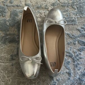 Silver metallic ballet flats from GAP - only worn once - like new condition